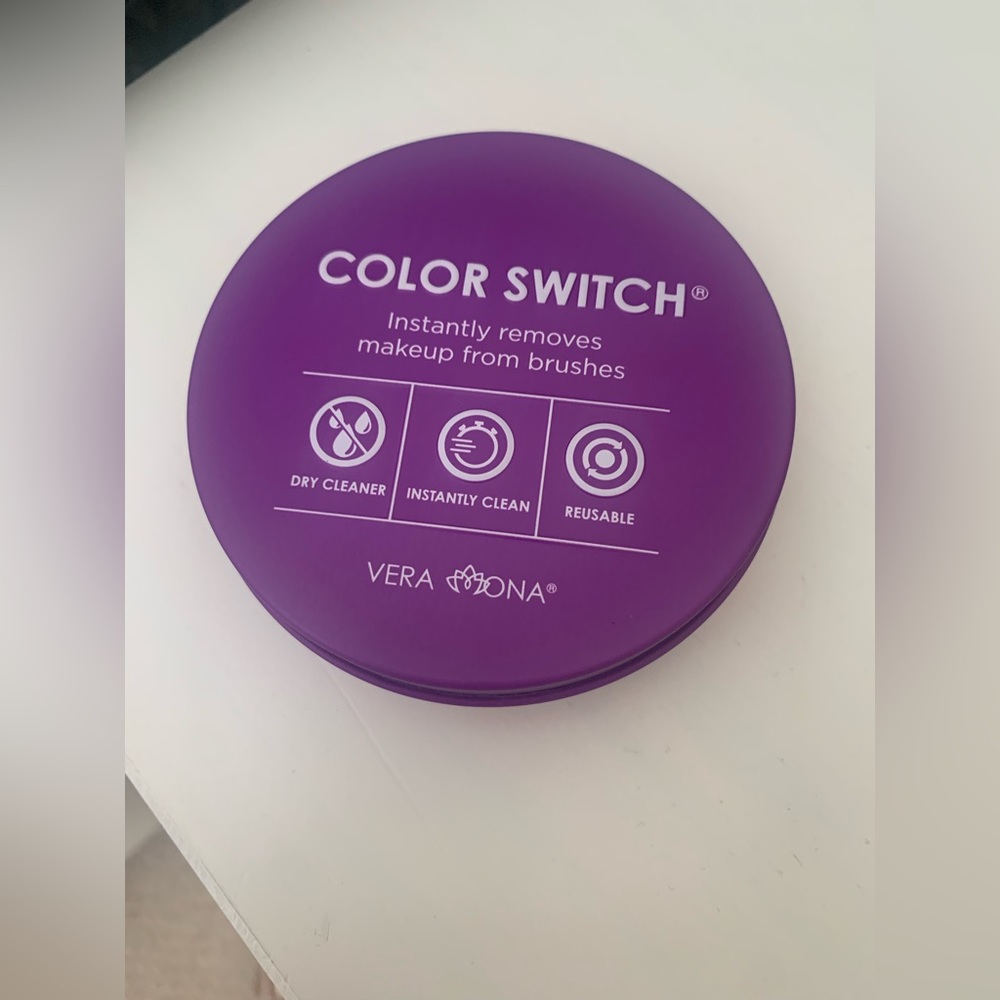 NWOT Vera Mona Color Switch